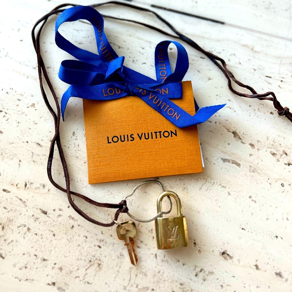 Louis Vuitton 314 Lock and Key on Leather necklace